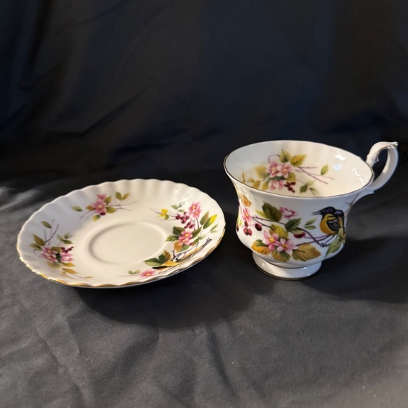 Royal Albert “Woodland Series” 4 set Tea cups and Saucers - Picture 4 of 13
